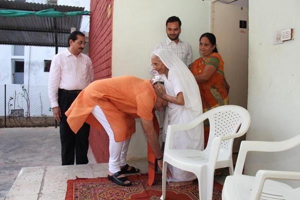 Modi seeks Mother's Blessings