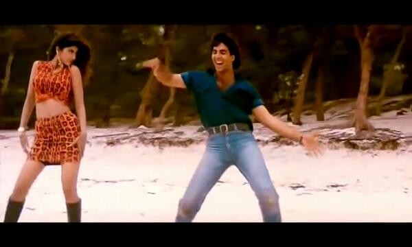 Shilpa Shetty, Akshay Kumar in Chura Ke Dil Mera song from 1994 film Main Khiladi Tu Anari Shilpa Shetty, Akshay Kumar