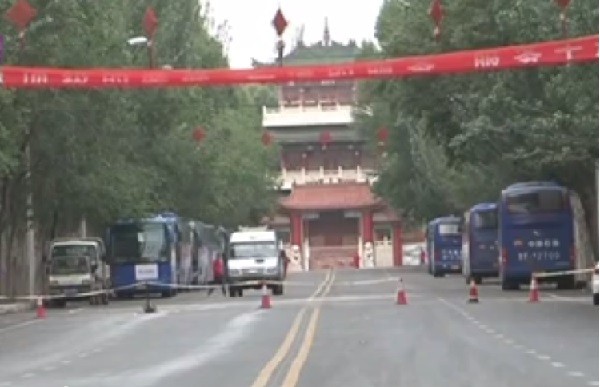 Yumen in Gansu province has been sealed off after a man died of bubonic plague City of Yumen in Gansu province has been quarantined after a man died of deadly bubonic plague