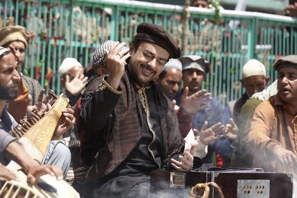 Adnan Sami in song 'Bhar do jholi meri' from Adnan Sami in song 'Bhar do jholi meri aaj' from