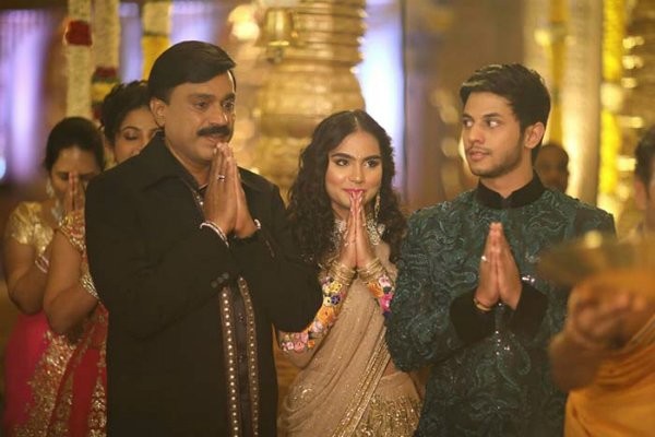 Janardhan Reddy (left), is facing illegal mining charges. Janardhan Reddy's daughter Brahmani's marriage
