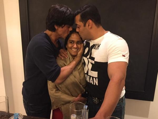A picture of newsmakers Shah Rukh Khan, Arpita Khan and Salman Khan. Shah Rukh Khan, Arpita Khan and Salman Khan