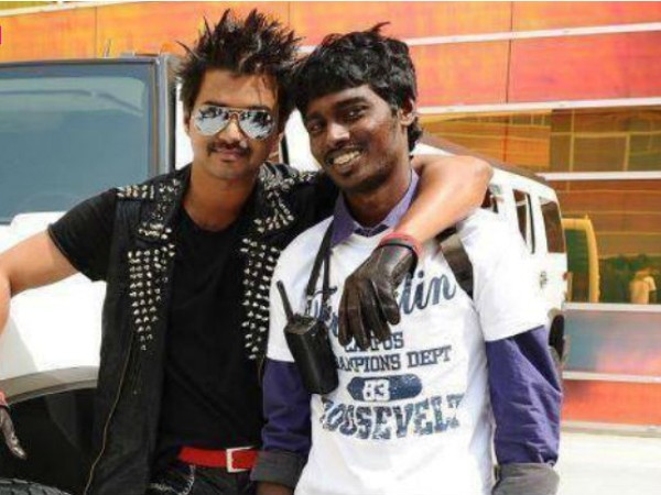 Vijay avec Atlee "title =" Vijay avec Atlee pendant le tournage de Theri. "Width =" 600 "height =" auto "tw =" 600 "e =" 450 "/> 

<figcaption clbad=