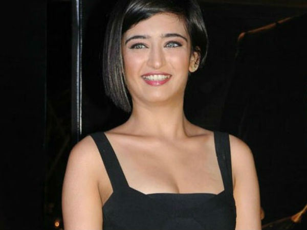 Shruti Haasan's sister Akshara Haasan's private pictures in innerwear