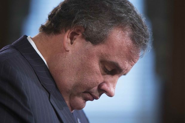 New Jersey Governor Chris Christie reacts during a news conference in Trenton January 9, 2014. REUTERS New Jersey Governor Chris Christie reacts during a news conference in Trenton January 9, 2014. REUTERS