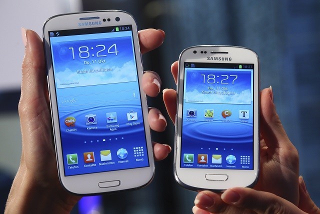 Samsung Galaxy S3 (L) and Galaxy S3 Mini (R) during the mini's world premiere in Frankfurt, 2012.