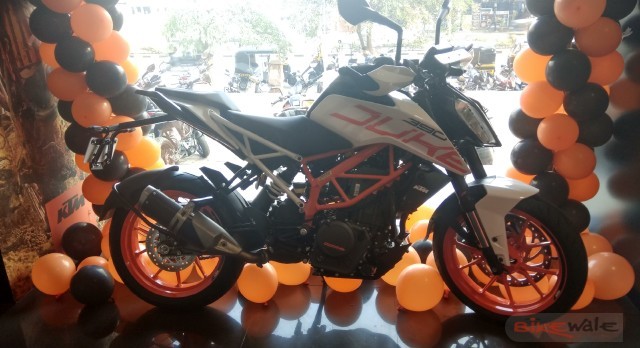 KTM 390 Duke White KTM 390 Duke White