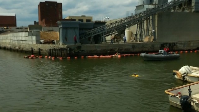 Earth Day 2015: Activist swims in polluted New York City canal