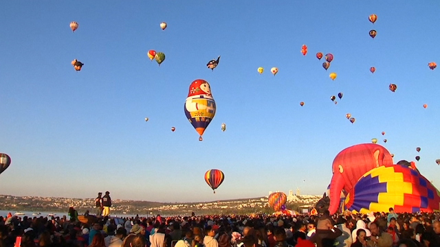 Mexico: 200 hot air balloons launched for festival in Leon