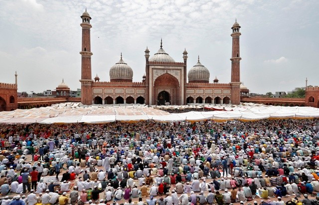 Muslims offer prayers during Ramadan month inside Jama Masjid in the old quarters of New Delhi. Ramadan, ramadan 2017, eid al-fitr, eid al-fitr 2017