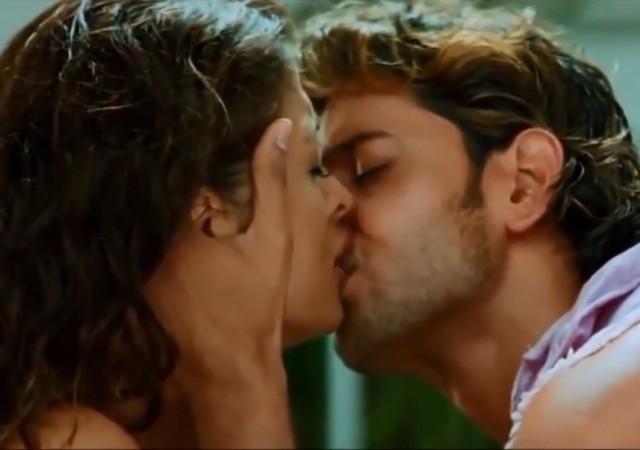 Aishwarya Rai's passionate kiss with Hrithik Roshan in 'Dhoom 2' Aishwarya Rai's passionate kiss with Hrithik Roshan in 'Dhoom 2'