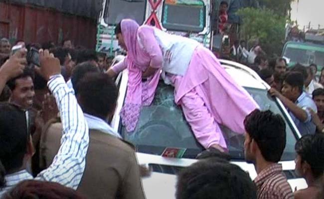 Video of woman smashing the windows of a minister's car goes viral Video of woman smashing the windows of a minister's car goes viral