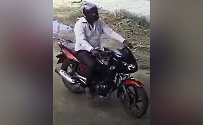 Gauri Lankesh murder: This photo has been produced from security footage near the journalist's home Gauri Lankesh murder: This photo has been produced from security footage near the journalist's home