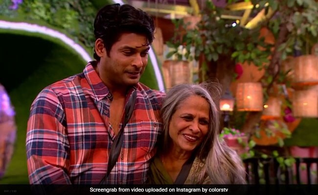 Sidharth Shukla with her mother