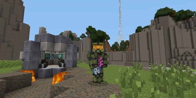 Master Chief lands on Minecraft: Xbox 360 Edition. Minecraft