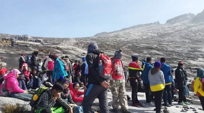 Malaysia Earthquake: 5 Climbers on Mt Kinabalu Feared Dead, 160 Trapped ...