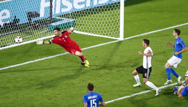 Mesut Ozil Germany Italy