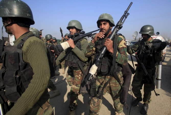 Army soldiers walk outside the Bacha Khan university in Charsadda, Pakistan, January 20, 2016. The Pakistan Taliban claimed the attack on the university that left at least 20 dead. Pakistan university attack