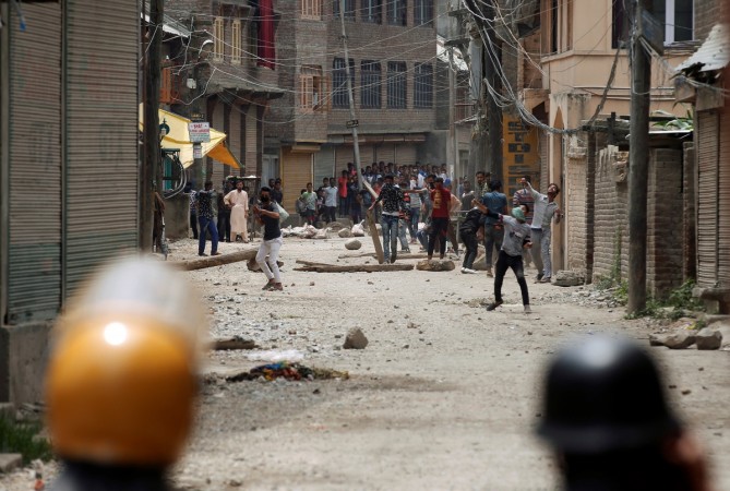 Violence in Kashmir More than 30 have been killed in Kashmir violence
