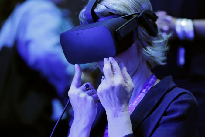 Representational Image Virtual Reality vs Augmented Reality
