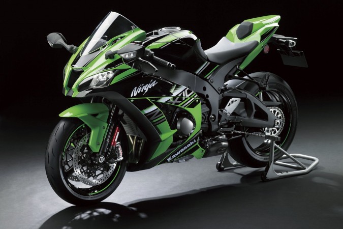 2017 Kawasaki Ninja ZX-10R is powered by an in-line four-cylinder 998cc liquid cooled engine 2017 Kawasaki Ninja ZX-10R