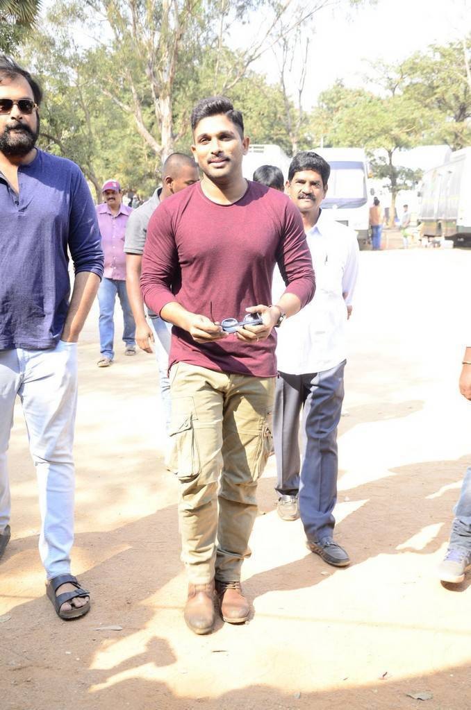 Allu Arjun at Naa Peru Surya press meet - Photos,Images 