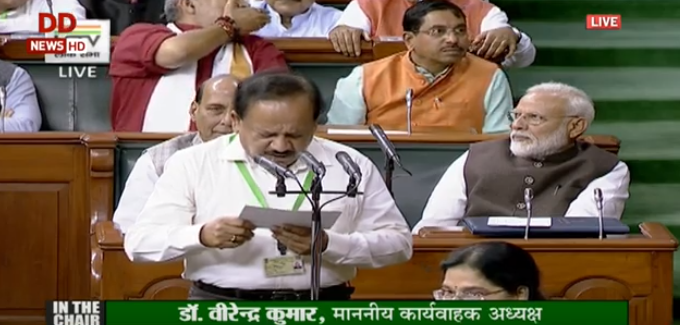 Dr Harsh Vardhan Singh takes oath