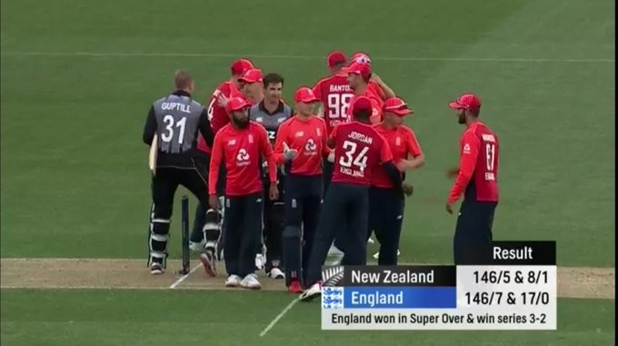 Both teams after the super over New Zealand vs England