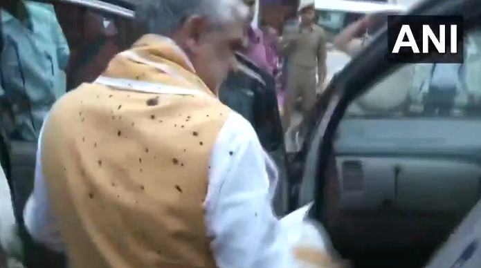 It is not yet clear who was behind the attack. ink thrown bihar minister