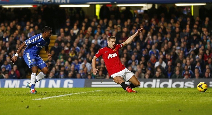 Chelsea striker Samuel Eto'o scores his second goal against Manchester United. Reuters Samuel Eto'o Chelsea