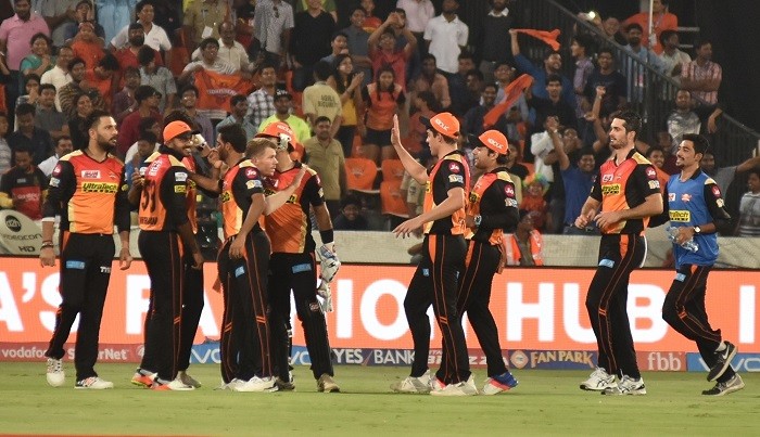Sunrisers Hyderabad, David Warner, Henriques, Cutting, IPL 2017, RCB