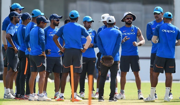 File image of the Indian team Virat Kohli, Ravi Shastri, India, Sri Lanka, 1st Test