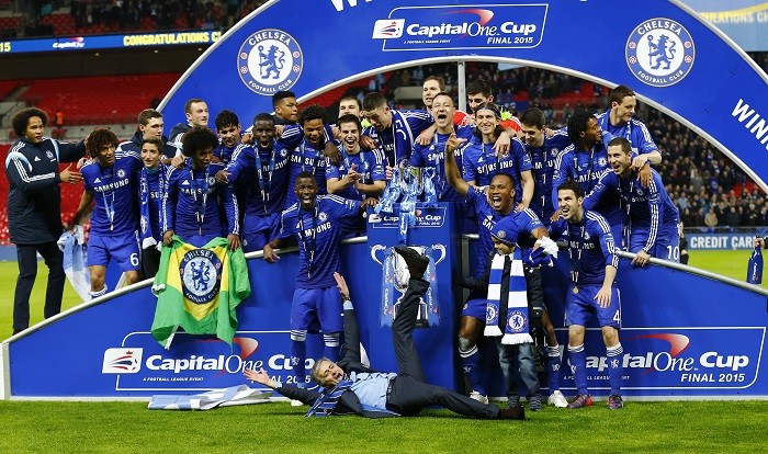 Chelsea manager Jose Mourinho and players celebrate winning the Capital One Cup Chelsea