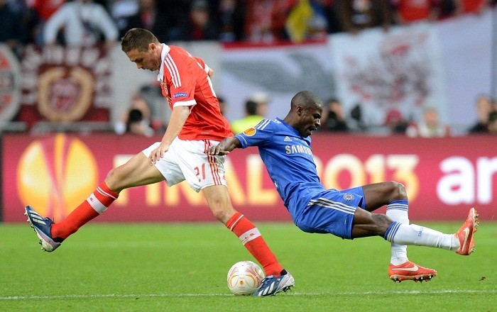 Benfica midfielder Nemanja Matic and Chelsea's Ramres battle for possession in the Europa League final, 15 May, 2013. Reuters Nemanja Matic Benfica Ramires Chelsea