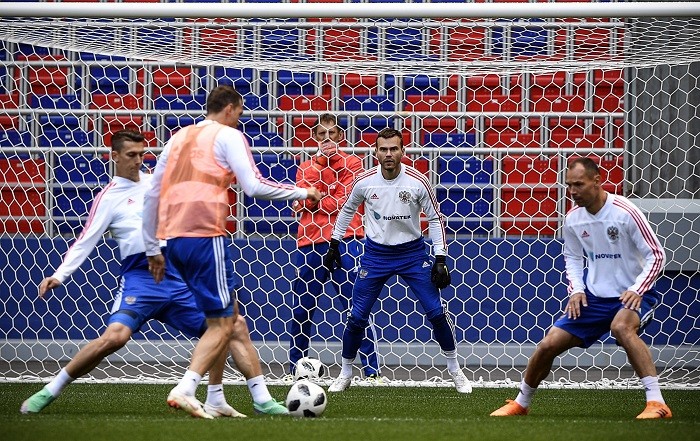 Russia players are all business during a training session Akinfeev Russia