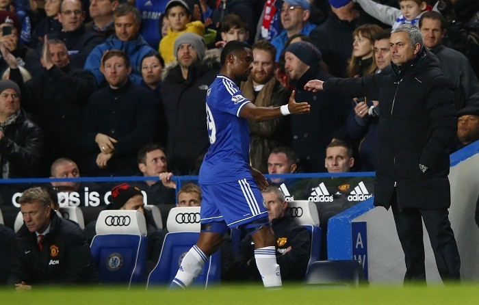 Chelsea striker Samuel Eto'o and Jose Mourinho shake hands during their English Premier League game against Manchester United, 19 January. Reuters Eto'o Mourinho Chelsea