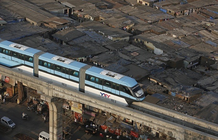 Mumbai Monorail passing through a congested residential area/Reuters Mumbai Monorail passing through a congested residential area/Reuters