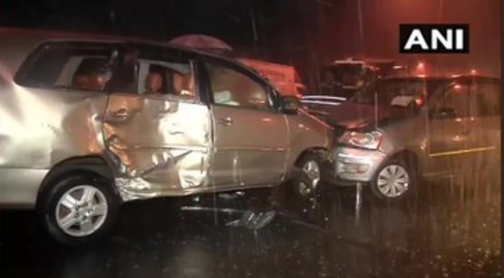 Three cars collided with each other due to low visibility following heavy rainfall in Mumbai. mumbai car collision