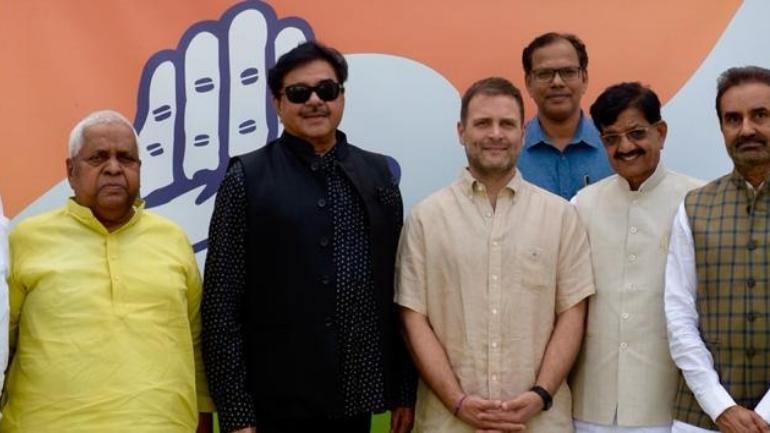 Rebel BJP leader Shatrughan Sinha joined Congress. Shatrughan Sinha