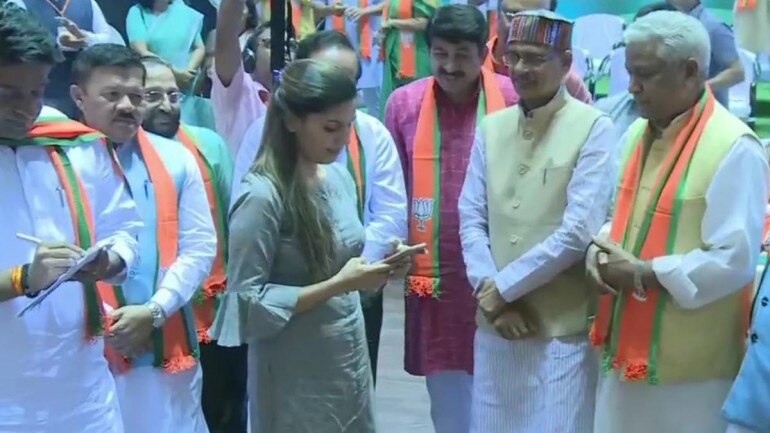 Chaudhary joined the party in presence of former Madhya Pradesh CM Shivraj Singh Chouhan, BJP general secretary Ram Lal, Delhi BJP chief Manoj Tiwari and Union minister Harsh Vardhan. Sapna chaudhary joins BJP