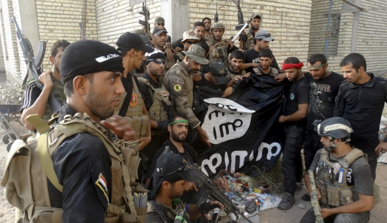 Soldiers holding an ISIS flag Isis