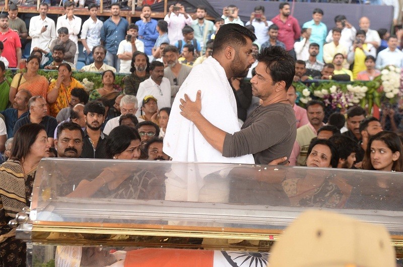 Rajinikanth, Chiranjeevi and Arjun Sarja among others pay respects to