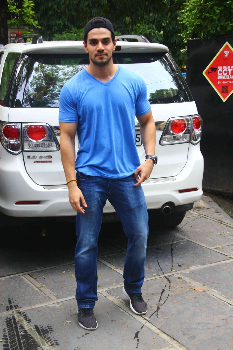 Suraj Pancholi snapped at Bandra - Photos,Images,Gallery - 24584