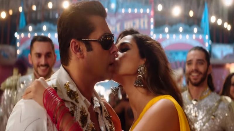 Bharat - Salman Khan and Disha Patani kiss. Bharat - Salman Khan and Disha Patani kiss