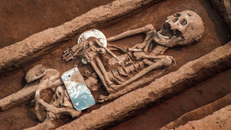 Grave of giants unearthed in China Grave of giants