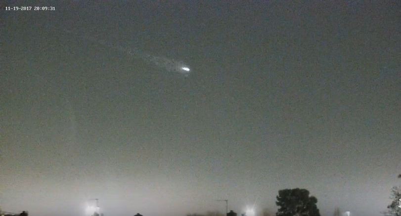 The unknown bright object flashing across the sky at Heathrow Airport. ufo