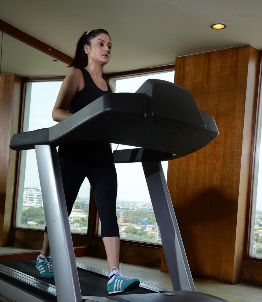 South Indian Actress Workouts In Gym Photos Images Gallery