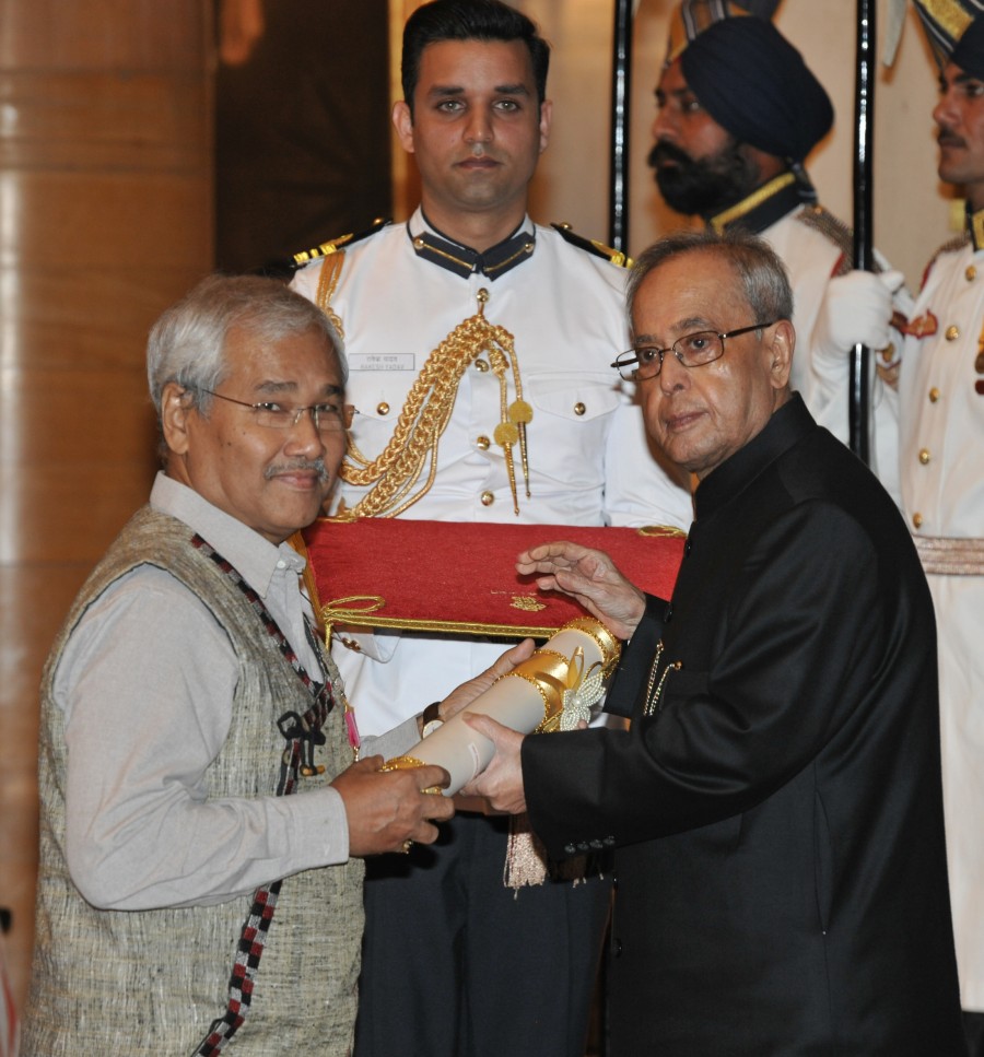 Padma Vibhushan conferred on Amitabh Bachchan - Photos,Images,Gallery ...