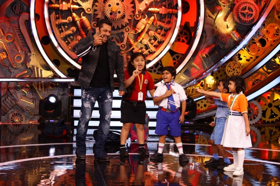 Golmaal Again team visits Bigg Boss 11 House, meets Salman 