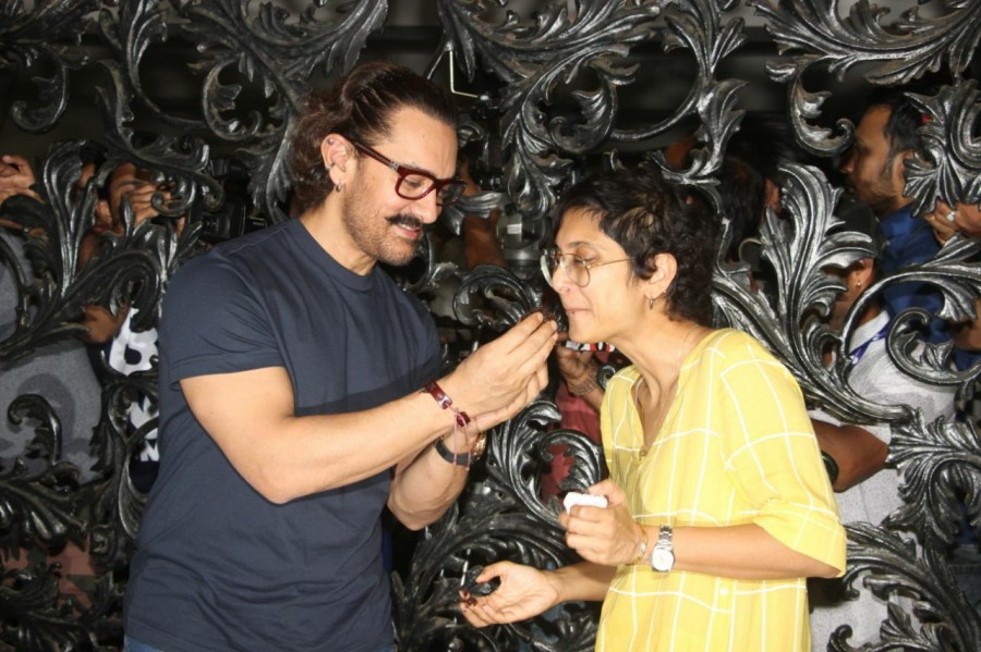 Aamir Khan celebrates his 53rd birthday by cutting cake with media